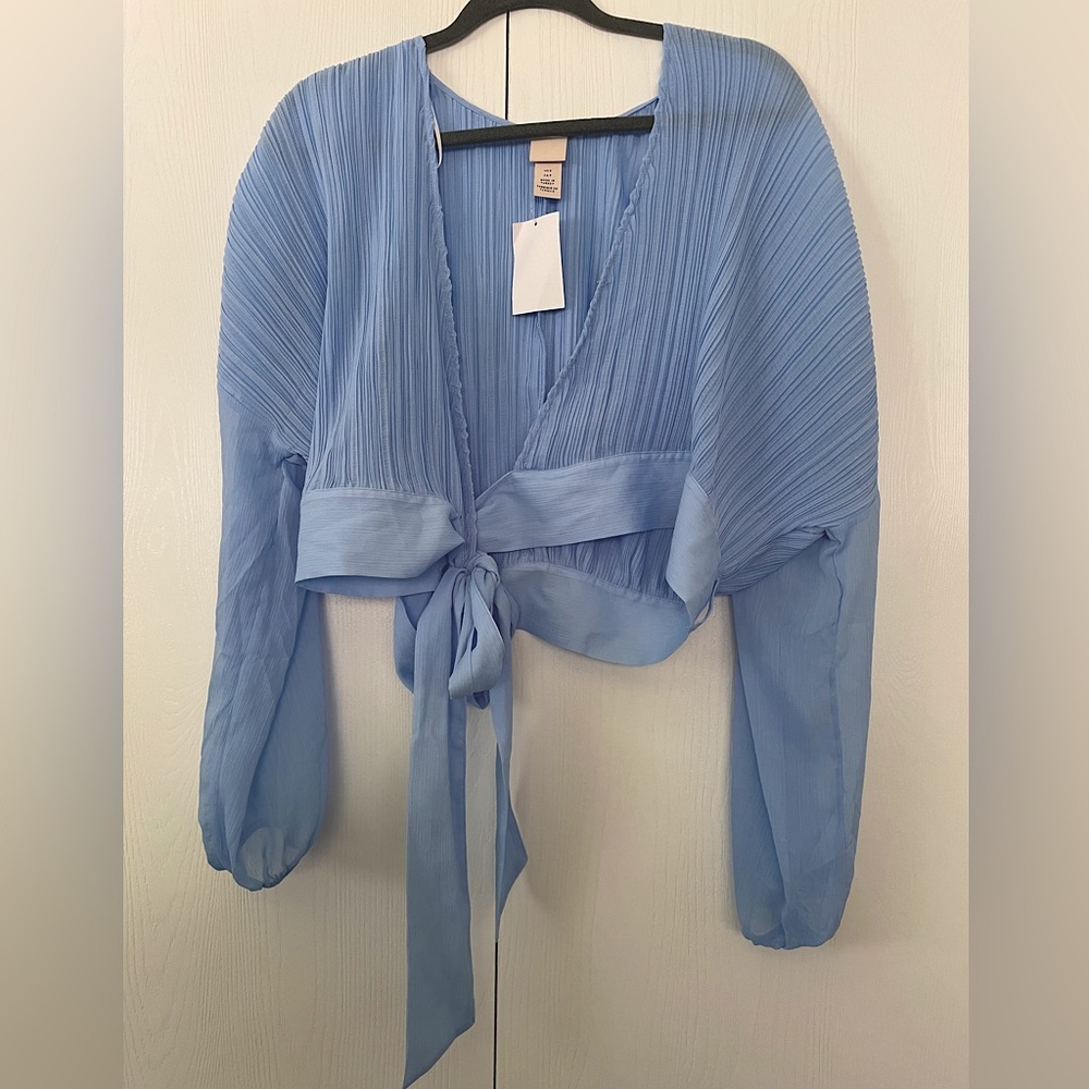 NWT. H&M cropped wrap blouse